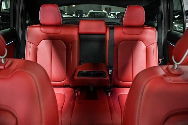 Photo of 2024 Diamond Black Crystal Pearlcoat Jeep Wagoneer S