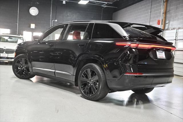 Photo of 2024 Diamond Black Crystal Pearlcoat Jeep Wagoneer S