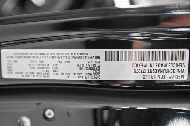 Photo of 2024 Diamond Black Crystal Pearlcoat Jeep Wagoneer S