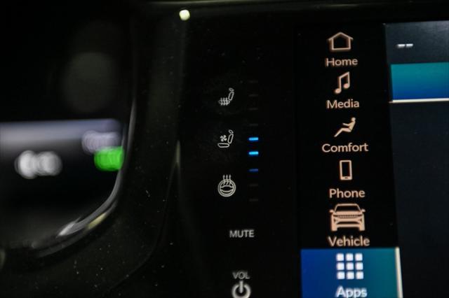 Photo of 2024 Diamond Black Crystal Pearlcoat Jeep Wagoneer S