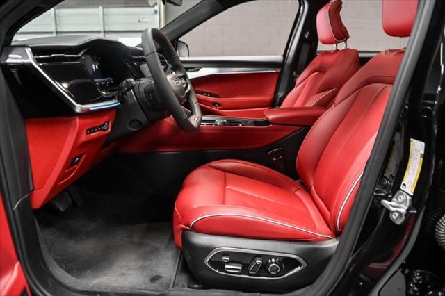Photo of 2024 Diamond Black Crystal Pearlcoat Jeep Wagoneer S