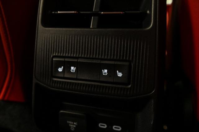 Photo of 2024 Diamond Black Crystal Pearlcoat Jeep Wagoneer S