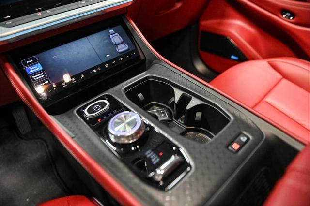 Photo of 2024 Diamond Black Crystal Pearlcoat Jeep Wagoneer S