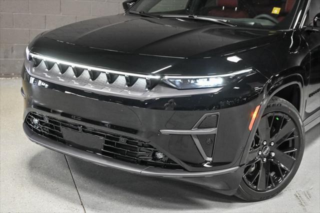 Photo of 2024 Diamond Black Crystal Pearlcoat Jeep Wagoneer S