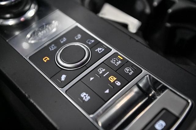 Photo of 2018 Fuji White Land Rover Discovery
