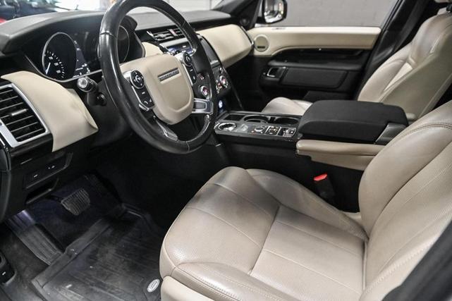 Photo of 2018 Fuji White Land Rover Discovery