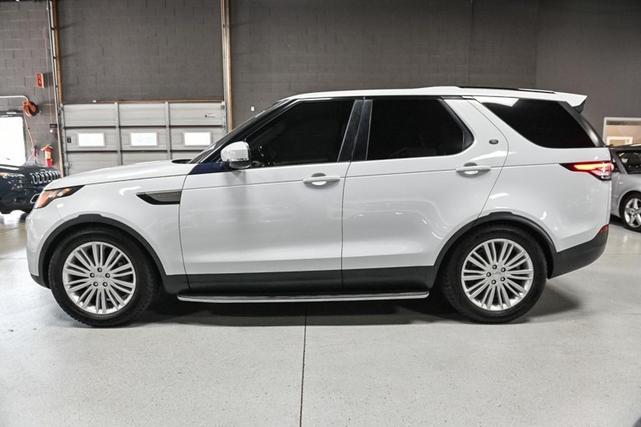 Photo of 2018 Fuji White Land Rover Discovery