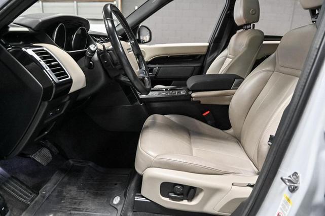Photo of 2018 Fuji White Land Rover Discovery