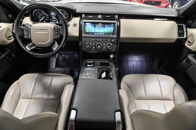 Photo of 2018 Fuji White Land Rover Discovery