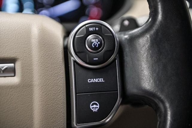 Photo of 2018 Fuji White Land Rover Discovery