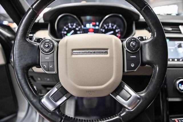 Photo of 2018 Fuji White Land Rover Discovery