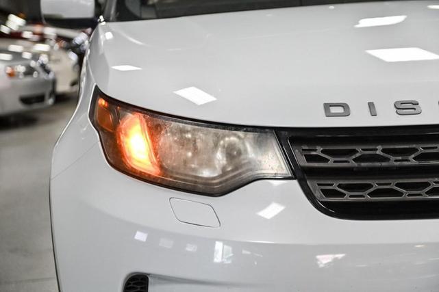 Photo of 2018 Fuji White Land Rover Discovery