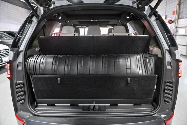 Photo of 2018 Fuji White Land Rover Discovery