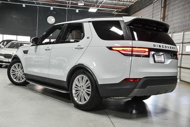Photo of 2018 Fuji White Land Rover Discovery