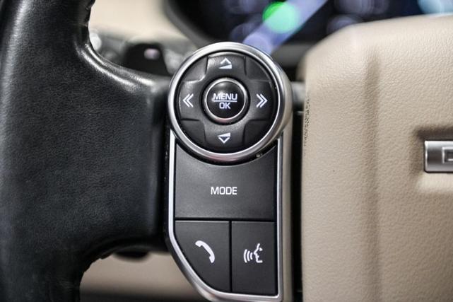 Photo of 2018 Fuji White Land Rover Discovery