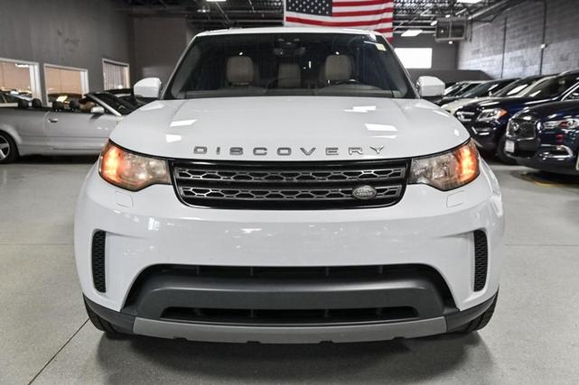 Photo of 2018 Fuji White Land Rover Discovery