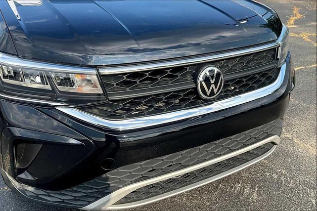 Photo of 2022 Deep Black Pearl Volkswagen Taos
