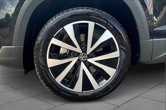 Photo of 2022 Deep Black Pearl Volkswagen Taos
