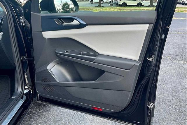 Photo of 2022 Deep Black Pearl Volkswagen Taos