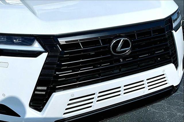 Photo of 2024 Eminent White Pearl Lexus GX 550