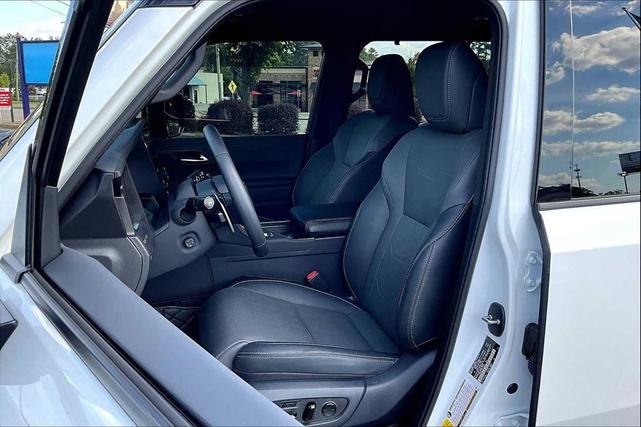 Photo of 2024 Eminent White Pearl Lexus GX 550