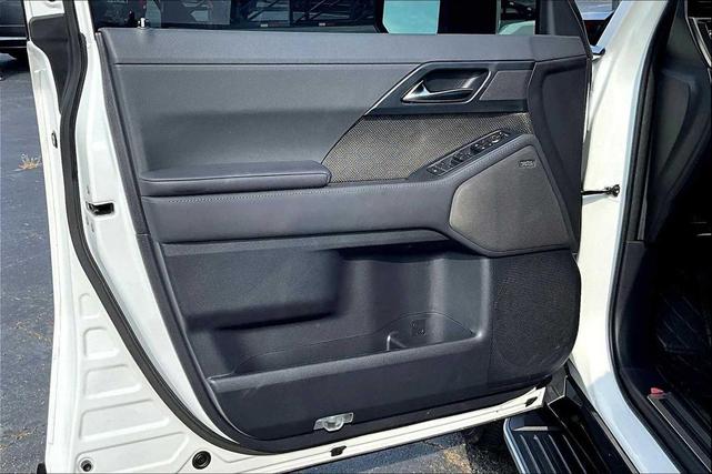 Photo of 2024 Eminent White Pearl Lexus GX 550