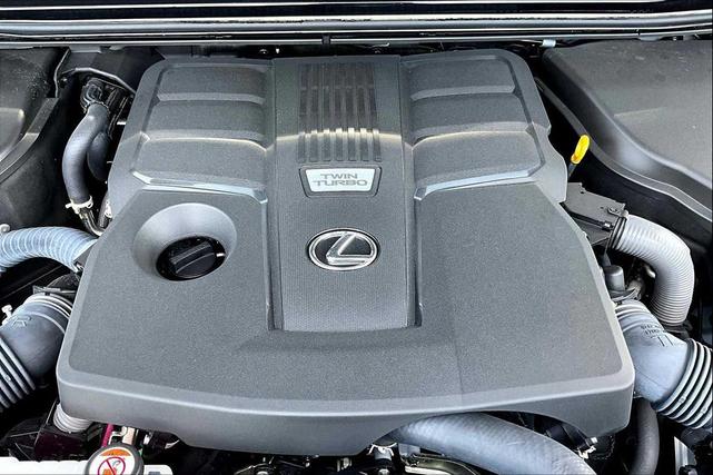 Photo of 2024 Eminent White Pearl Lexus GX 550
