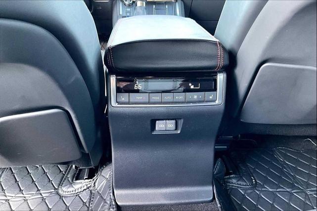 Photo of 2024 Eminent White Pearl Lexus GX 550
