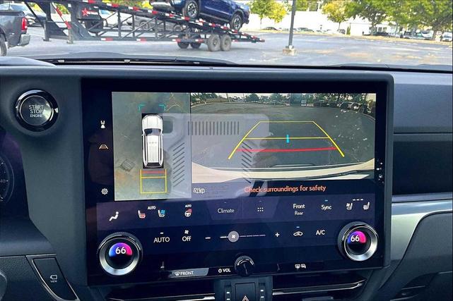 Photo of 2024 Eminent White Pearl Lexus GX 550
