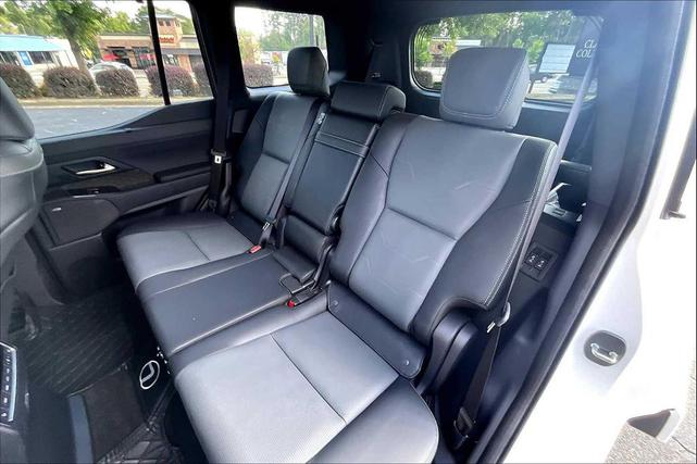 Photo of 2024 Eminent White Pearl Lexus GX 550