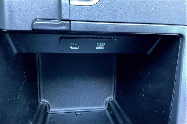 Photo of 2025 Platinum White Pearl Acura MDX