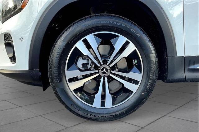 Photo of 2025 Polar White Mercedes-Benz GLB 250