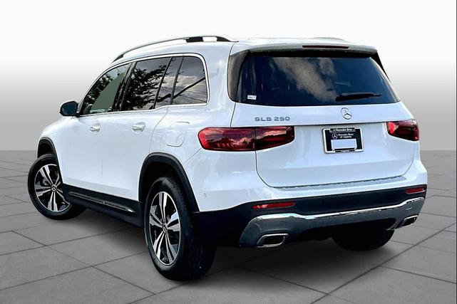 Photo of 2025 Polar White Mercedes-Benz GLB 250