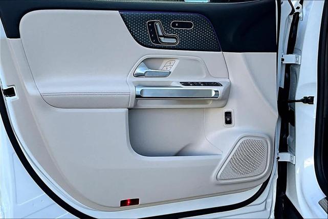 Photo of 2025 Polar White Mercedes-Benz GLB 250