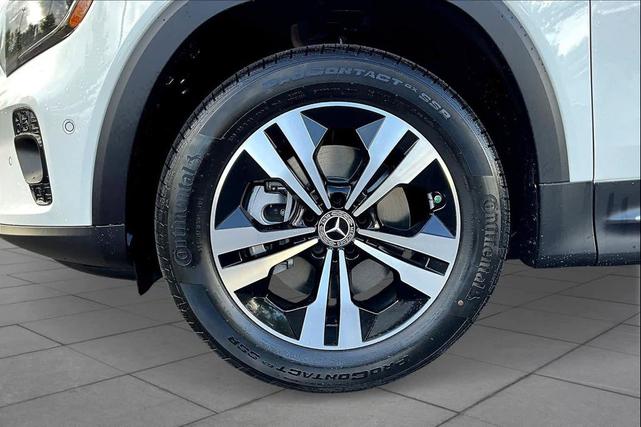 Photo of 2025 Polar White Mercedes-Benz GLB 250