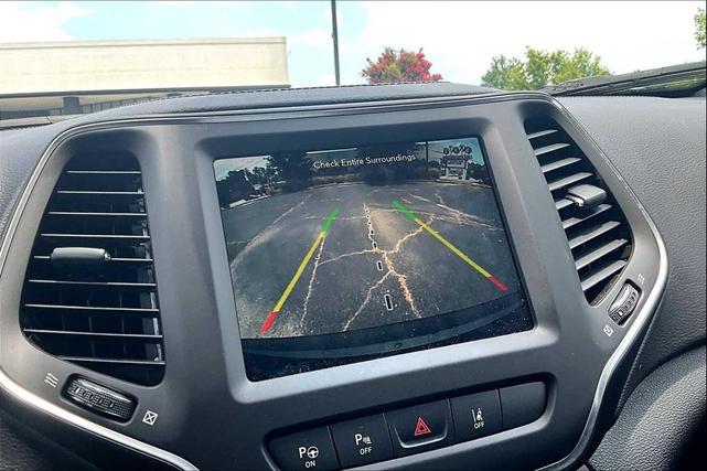 Photo of 2023 Diamond Black Crystal Pearlcoat Jeep Cherokee