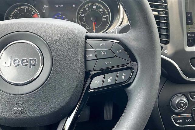 Photo of 2023 Diamond Black Crystal Pearlcoat Jeep Cherokee