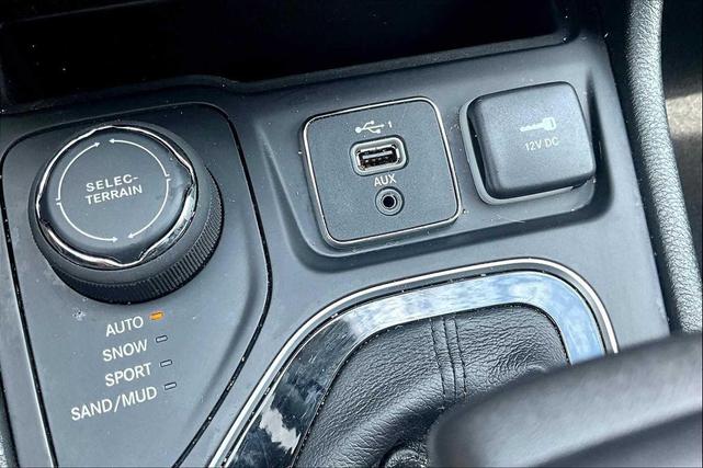 Photo of 2023 Diamond Black Crystal Pearlcoat Jeep Cherokee