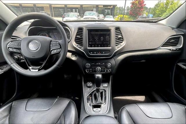 Photo of 2023 Diamond Black Crystal Pearlcoat Jeep Cherokee