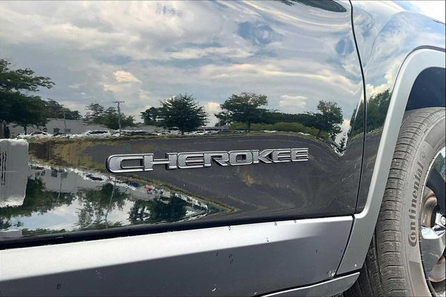 Photo of 2023 Diamond Black Crystal Pearlcoat Jeep Cherokee