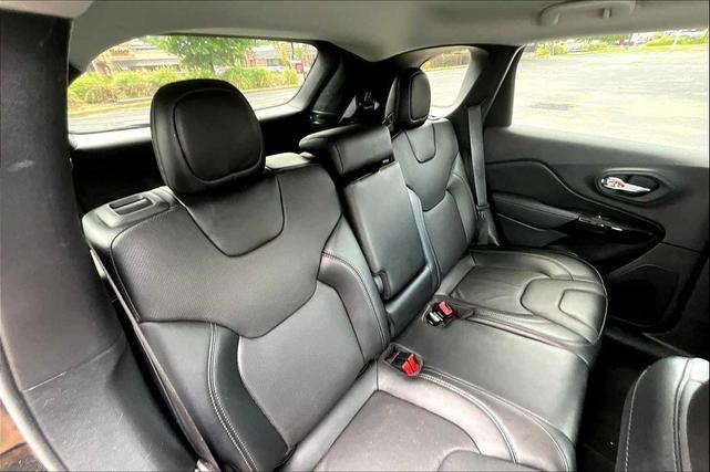 Photo of 2023 Diamond Black Crystal Pearlcoat Jeep Cherokee