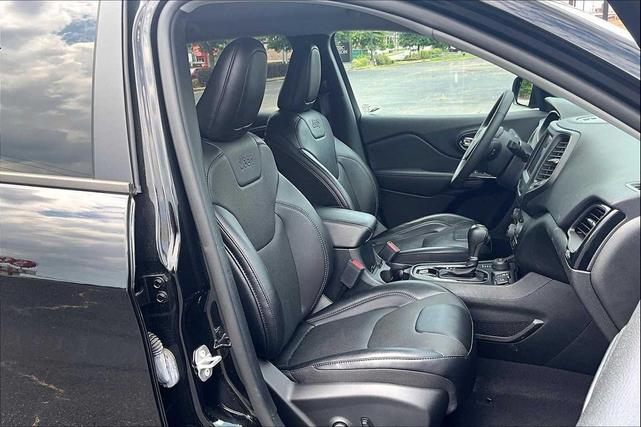 Photo of 2023 Diamond Black Crystal Pearlcoat Jeep Cherokee