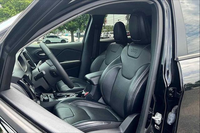 Photo of 2023 Diamond Black Crystal Pearlcoat Jeep Cherokee