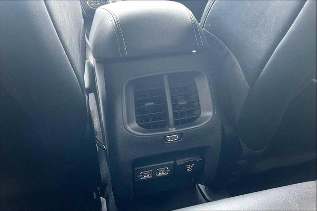 Photo of 2023 Diamond Black Crystal Pearlcoat Jeep Cherokee