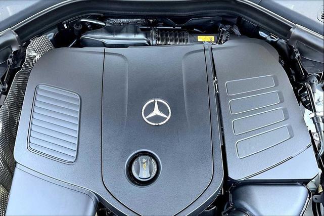 Photo of 2025 Polar White Mercedes-Benz GLC 300