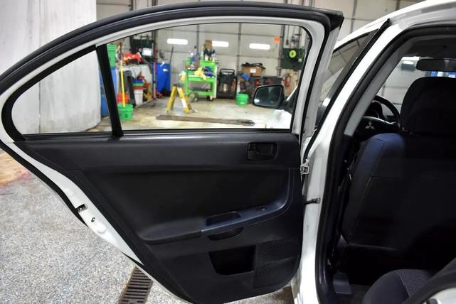 Photo of 2009 White Mitsubishi Lancer