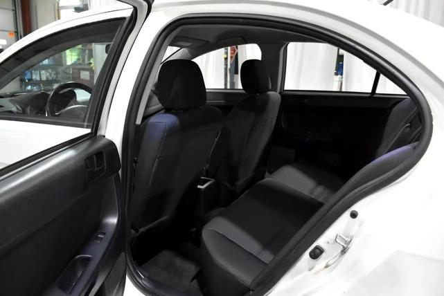 Photo of 2009 White Mitsubishi Lancer