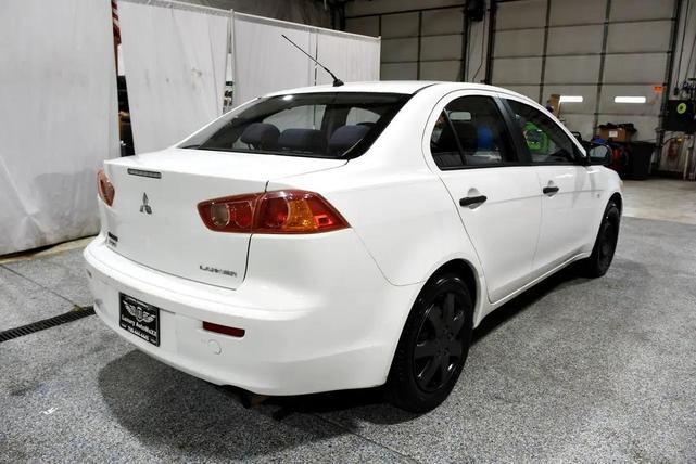 Photo of 2009 White Mitsubishi Lancer