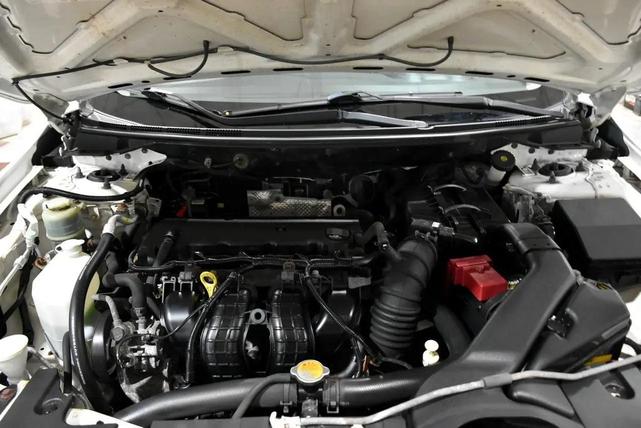 Photo of 2009 White Mitsubishi Lancer