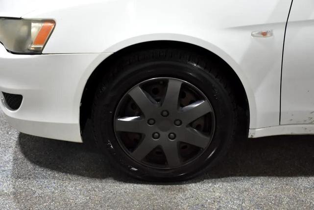 Photo of 2009 White Mitsubishi Lancer